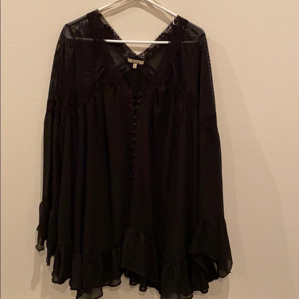 Gimmicks by BKE Blouse